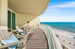 *Weekend stays* June 14 - 16, 27- 29th Open! Beach service included!