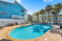 *June 21 - 24th Open/ Ground level condo/Parking in front!*