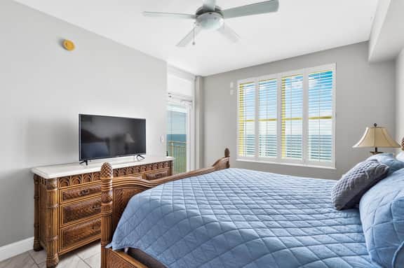 July dates open!* Walk to Pier Park! Beach Chairs Included!