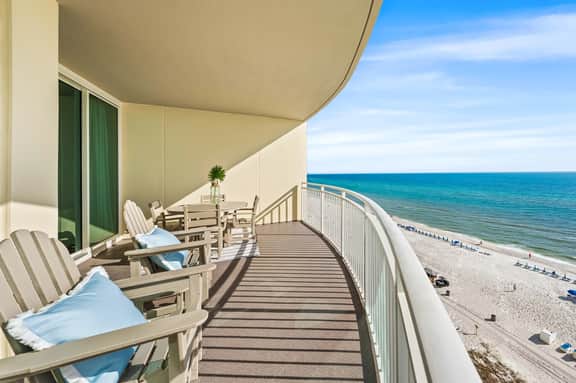 *Weekend stays* June 14 - 16, 27- 29th Open! Beach service included!