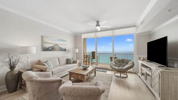 *July 5 - 15th available!* Beach chairs included!