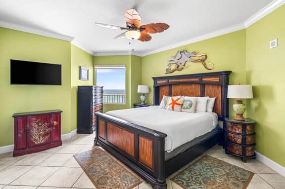 July 5 - 9th open! Beautiful condo!
