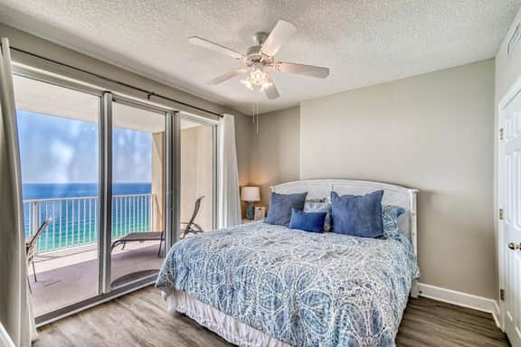 *July Dates Open!* Huge balcony for fireworks! 2 King Beds!