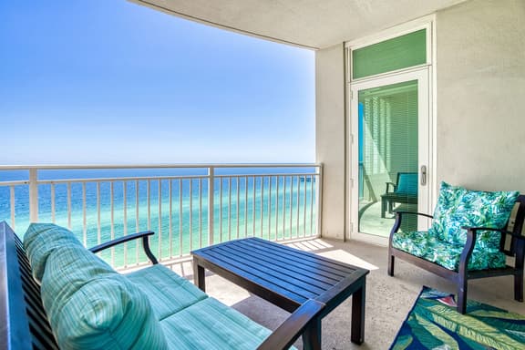 July dates open!* Walk to Pier Park! Beach Chairs Included!
